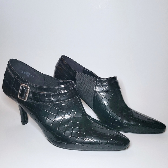 Kelly & Katie Women's Black Buckle Ankle Heels - Picture 1 of 7